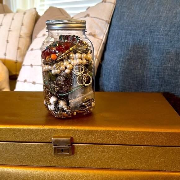 Jewelry Jar Containing 1-1.5 lbs of Wearable Jewelry- vintage to Now All Styles - Picture 6 of 9